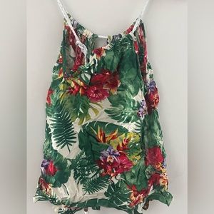 Beautiful floral top size small (c)
